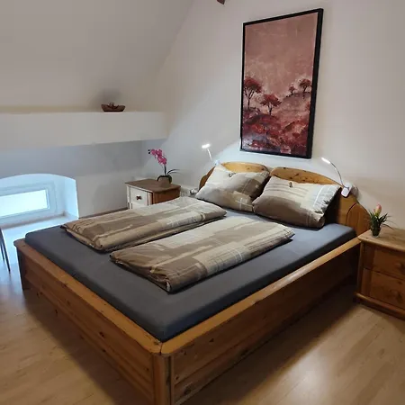 Zur Burgruine Apartman